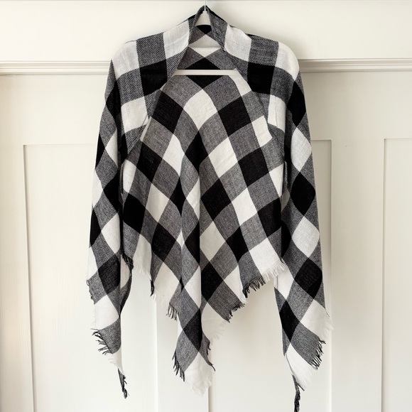 Vivien and Vincent Accessories - Plaid Buffalo Check Wrap Scarf Black and White - Soft like Cashmere